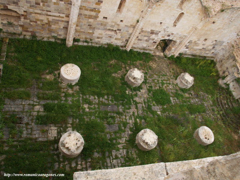 NAVES DESDE LA TORRE. BASES DE PILASTRAS